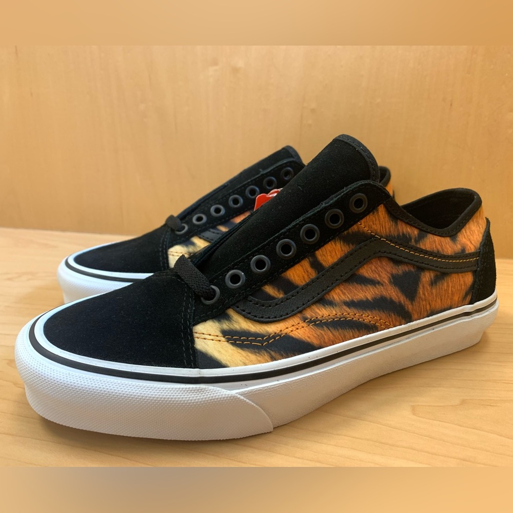 Vans - Picture 2 of 10